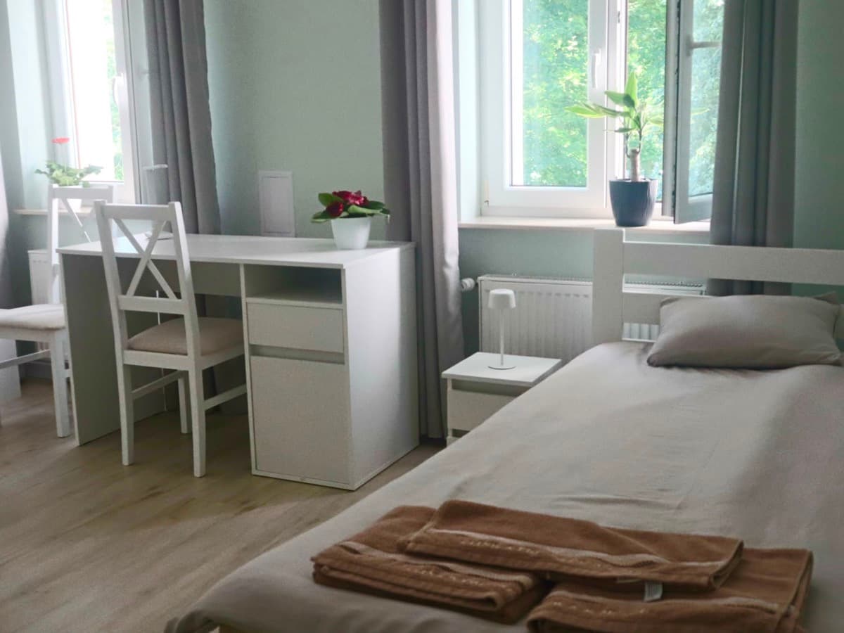 Komfortowy pokój jedno- lub dwuosobowy dla pacjentów