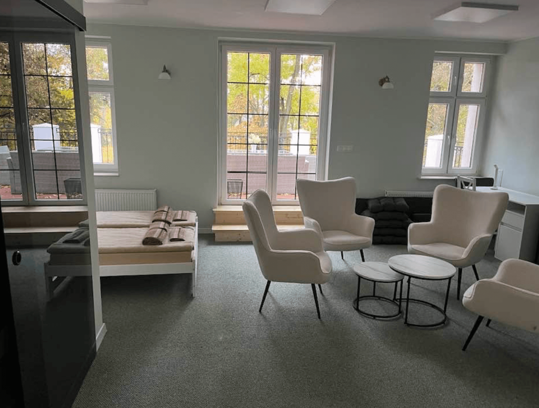 Komfortowe pokoje pacjentów — wnętrze ośrodka Clinica Pro Medica & Sport
